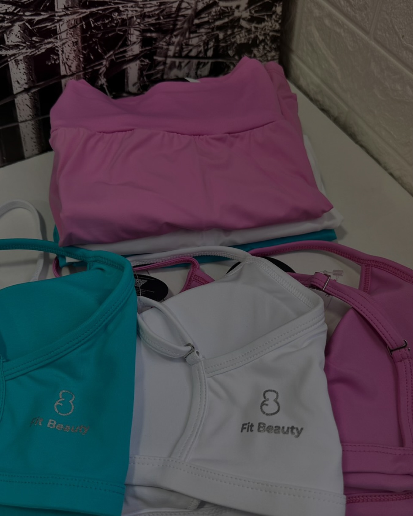 💡 Por trás do estilo Fit Beauty, existe tecnologia que impulsiona o seu movimento.
🧵 Nossas peças são desenvolvidas com:
✅ Tecido com compressão inteligente que modela sem apertar;
✅ Secagem rápida (ideal para treinos intensos ou dias de praia);
✅ Proteção UV — pensada pra quem ama o sol e a quadra;
✅ Toque macio e zero transparência.
👉🏼 Do treino ao beach tennis, sinta a diferença na pele.
#TecnologiaFitBeauty #LookFitComPerformance #MoveComEstilo