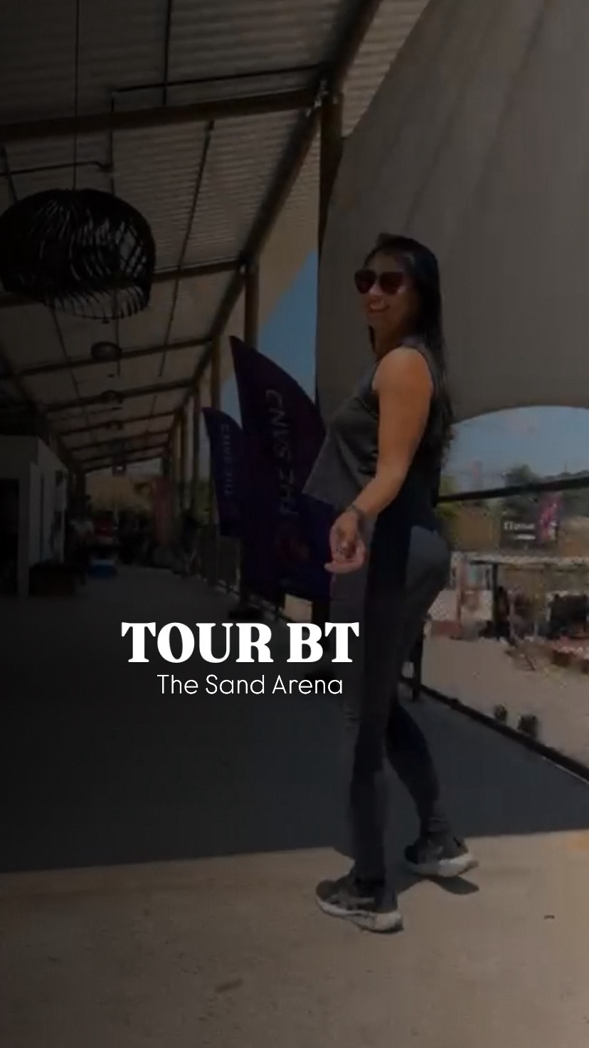 Quinta-feira é dia de #tbt, então vamos com este aqui! 🥰
No último final de semana estivemos presentes na @thesandarena participando de mais um @tour.bt 🤩👏🏼
Foram dois dias incríveis acompanhando vários atletas jogando e claro, conhecendo também nossos looks fitness.
Muito obrigada pelo convite, até o próximo! ❤️